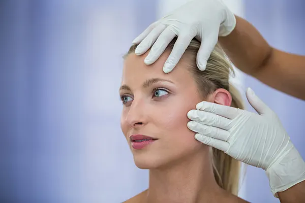 En el mundo de la cirugía plástica, una de las preguntas más frecuentes es: ¿cuántos años rejuvenece un lifting? Esta intervención no solo transforma el rostro, sino que devuelve...