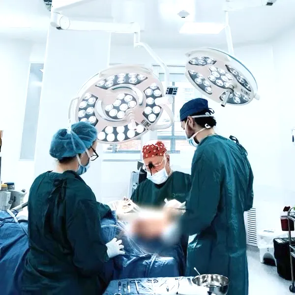 Img-Dr_Juan_Santamaria_Cirugía